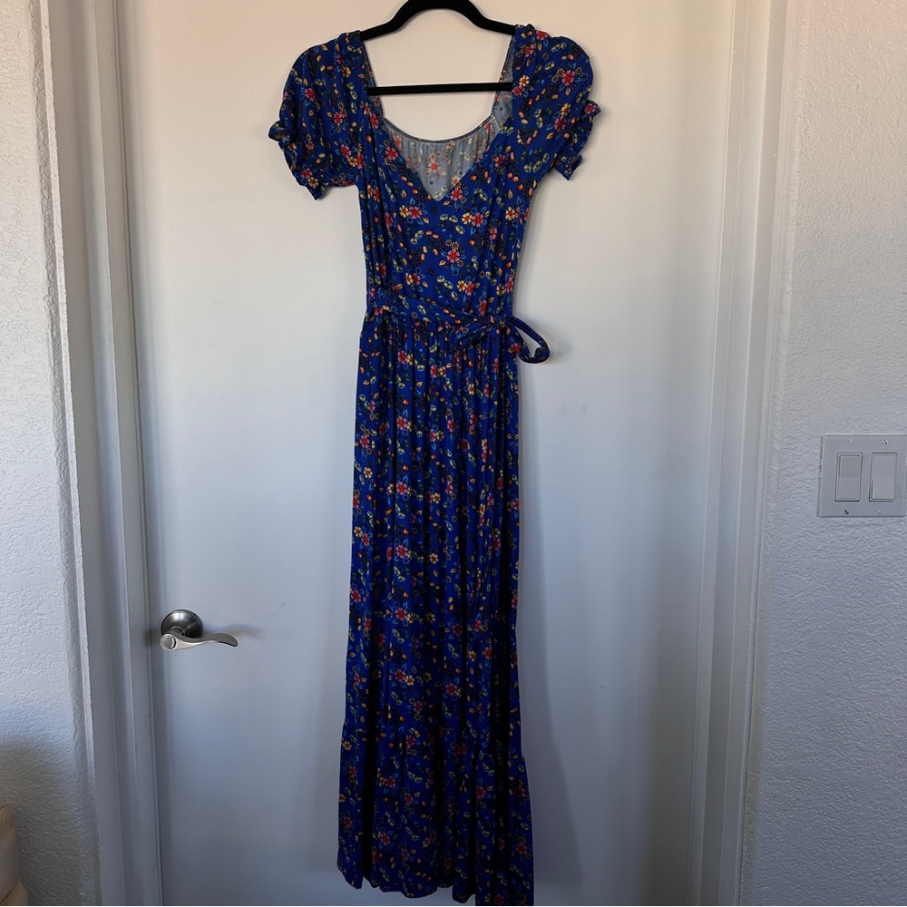 Chic Blue Floral Maxi Dress